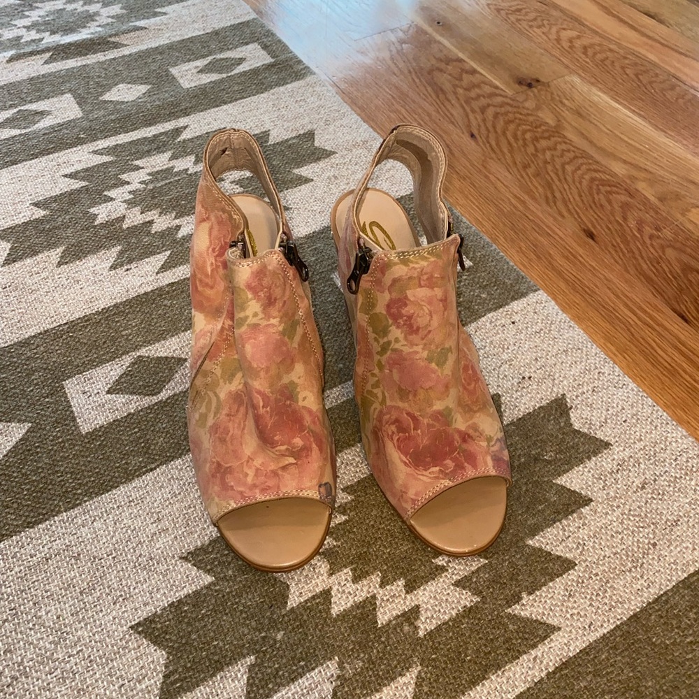 Sbicca Thea Open Toe Bootie - Picture 4 of 8